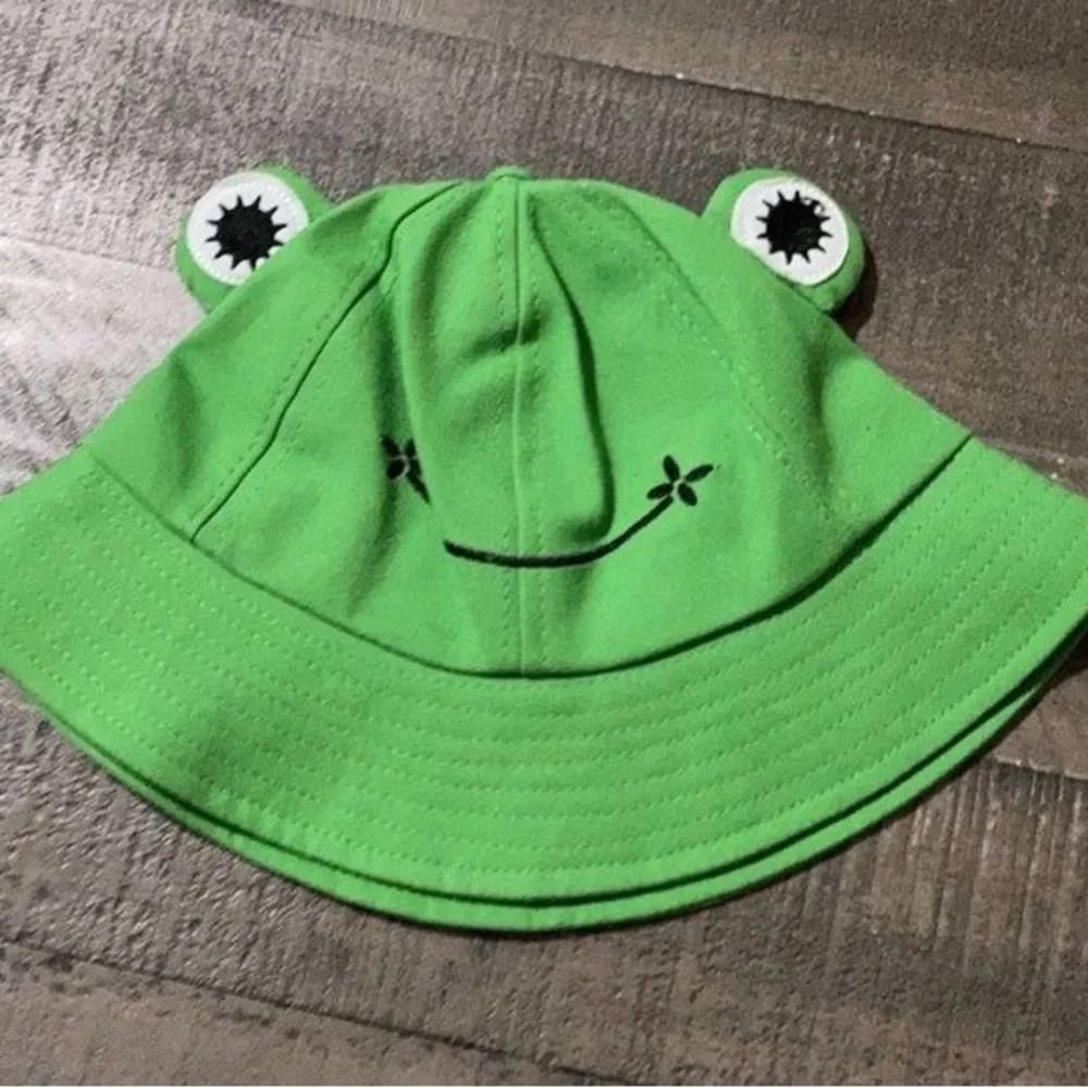 Green Frog Bucket Hat - Picture 3 of 3